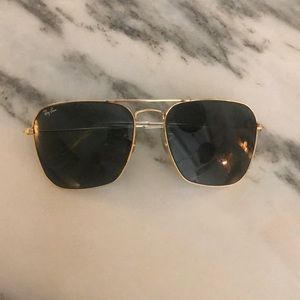 Square vintage Ray-Ban’s